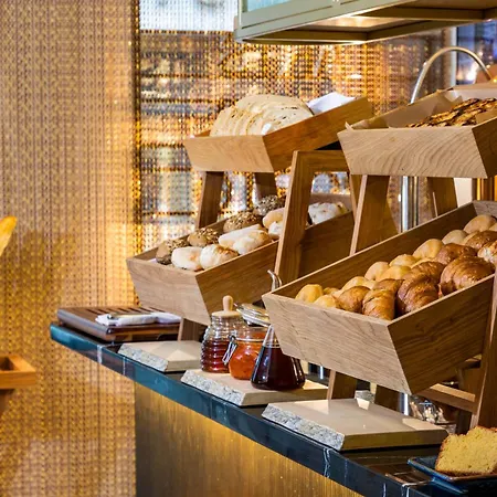 Arts Porto, Tapestry Collection By Hilton Hotell 4*