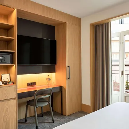 Arts Porto, Tapestry Collection By Hilton